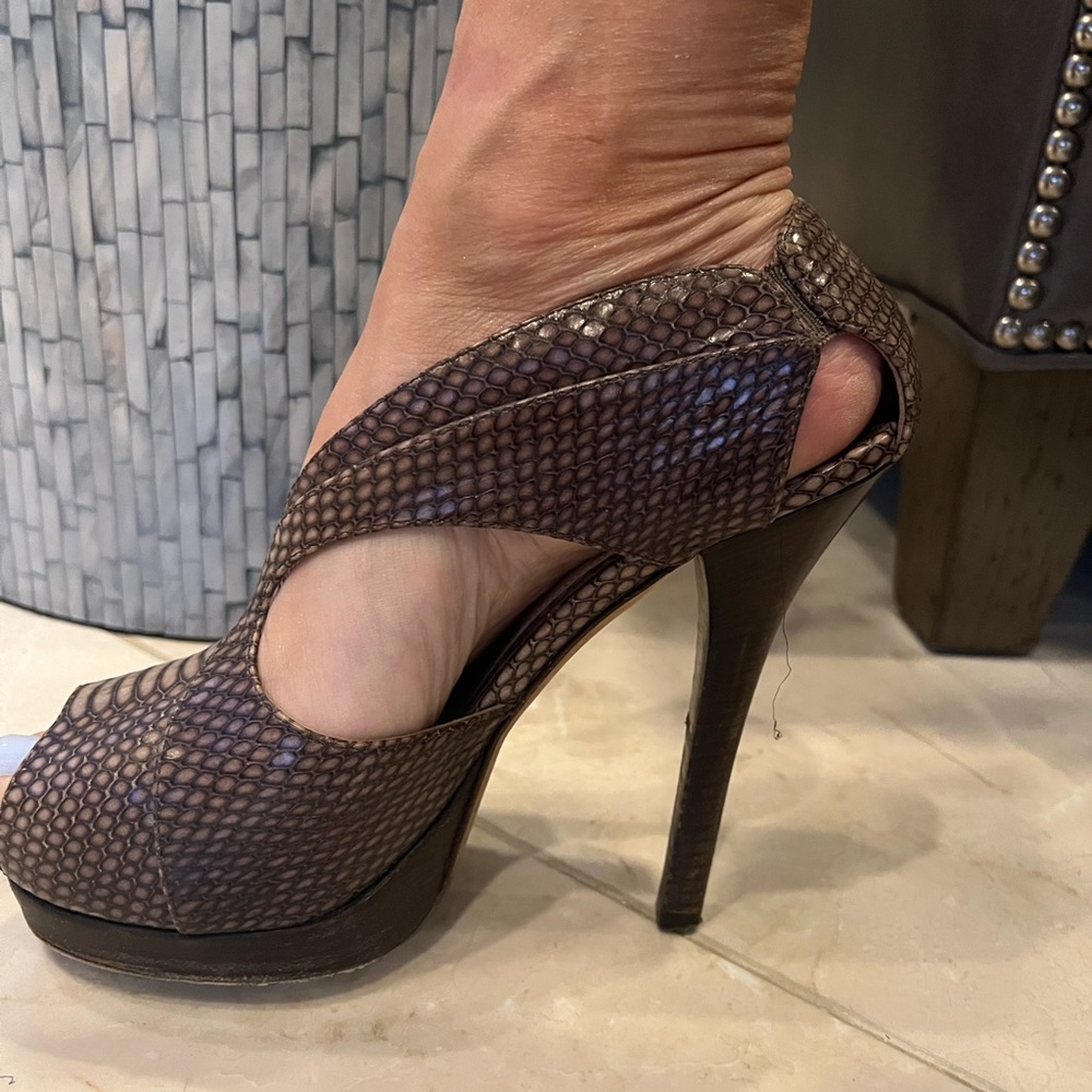 Authentic Fendi Heels (brown alligator skin)